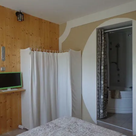 Gites Du Mas Gibert A Saussines Entre Nimes Et Montpellier Exterior photo